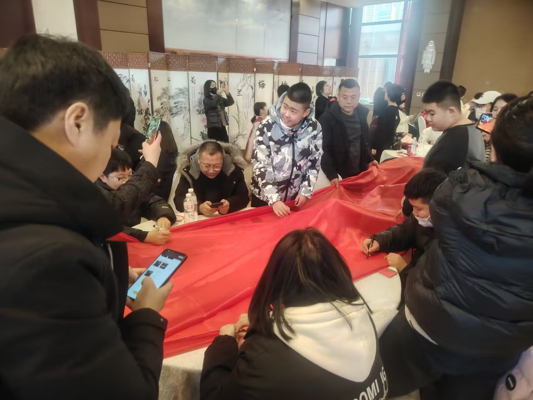 万众一心传递力量
